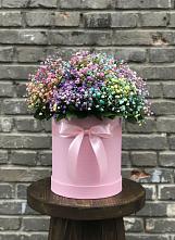 Цветочная композиция из Гипсофила и Розы в шляпной коробке в Паниково