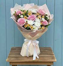 Букет цветов из:  Гвоздики, Орхидеи и Розы в Паниково