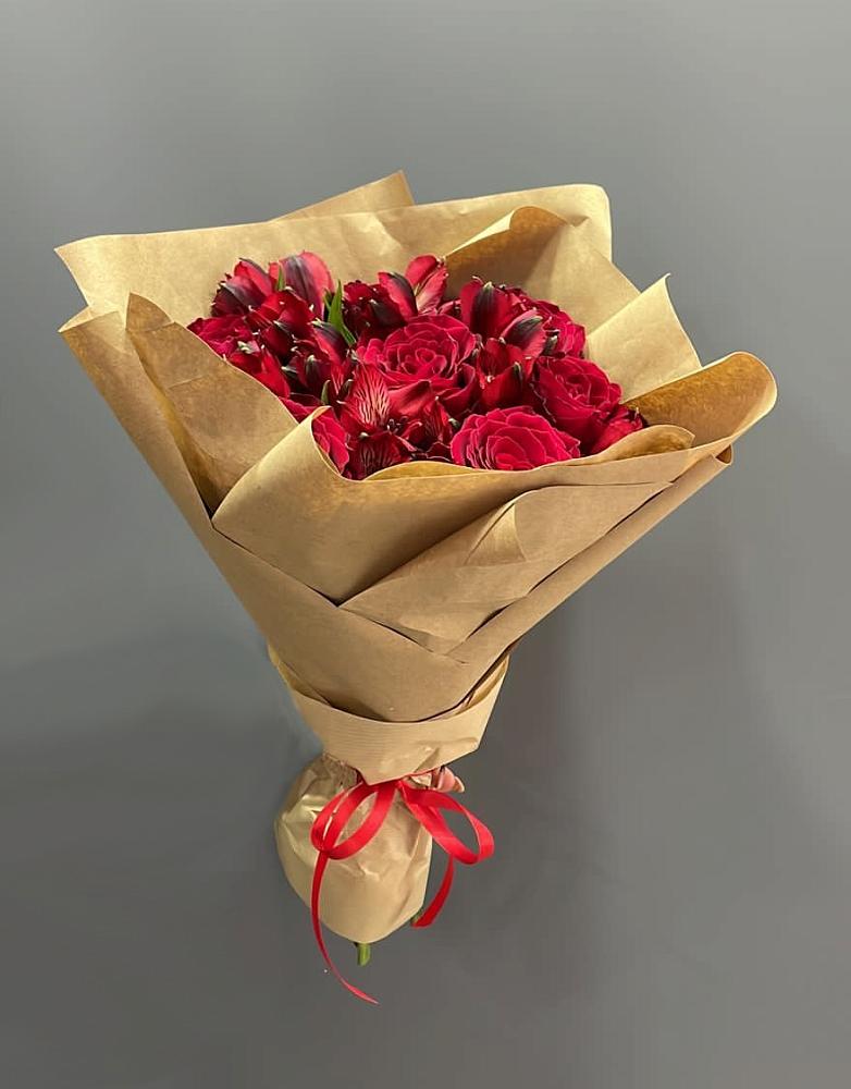 Букет цветов из: Альстромерии и Розы в Паниково