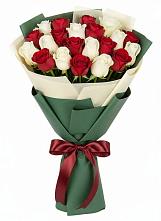 Букет Микс из красных и белых роз в Паниково