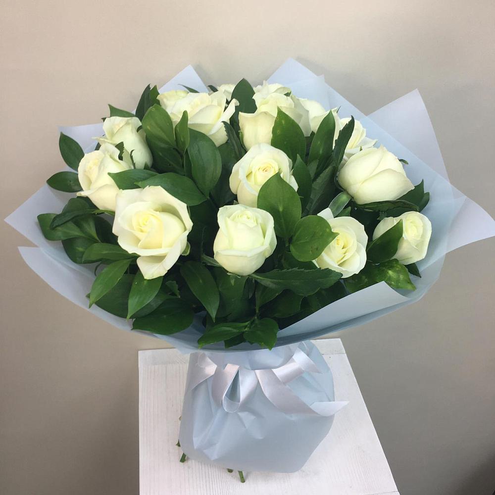 Букет 15 Белых роз Проуд в Паниково