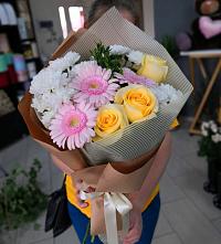 Букет цветов из:  Герберы, Розы и Хризантемы в Паниково
