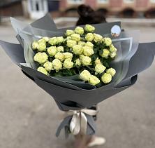 Букет Белые кустовые розы Солинеро в Паниково