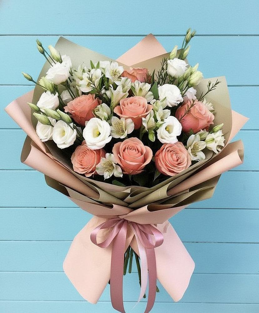 Букет цветов из: Розы, Альстромерии и Лизиантусы в Паниково