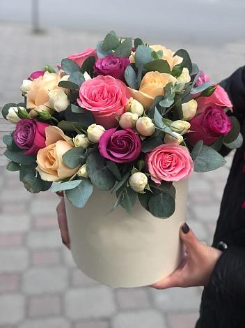 Цветочная композиция из Розы в шляпной коробке в Паниково