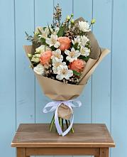 Букет цветов из:  Альстромерии, Лизиантусы, Розы и Хризантемы в Паниково