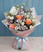 Букет цветов из:  Лизиантусы, Розы, Альстромерии и Гипсофила в Паниково