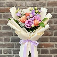 Букет цветов из:  Лизиантусы и Розы в Паниково