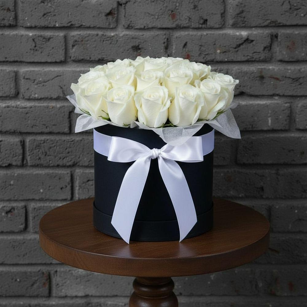 Цветочная композиция из Розы в шляпной коробке в Паниково