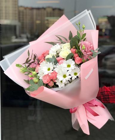 Букет цветов из: Розы, Лизиантусы и Хризантемы в Паниково