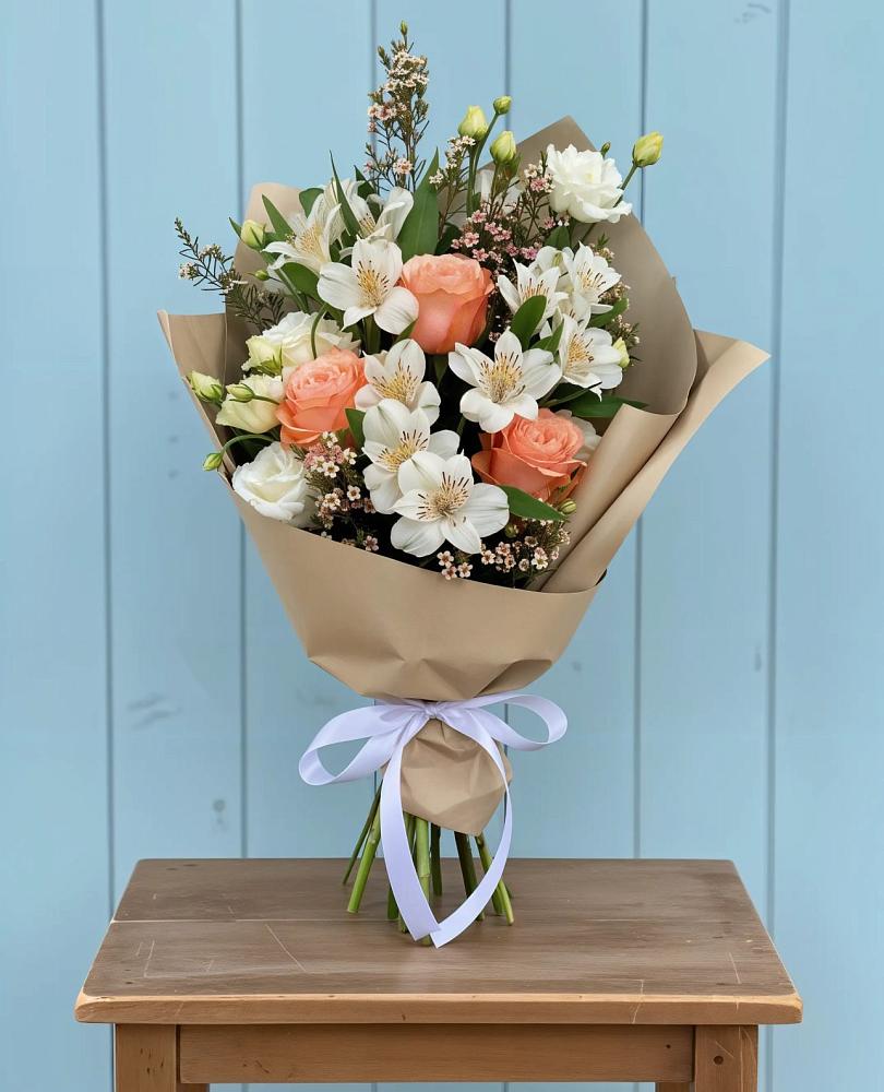 Букет цветов из: Альстромерии, Лизиантусы, Розы и Хризантемы в Паниково