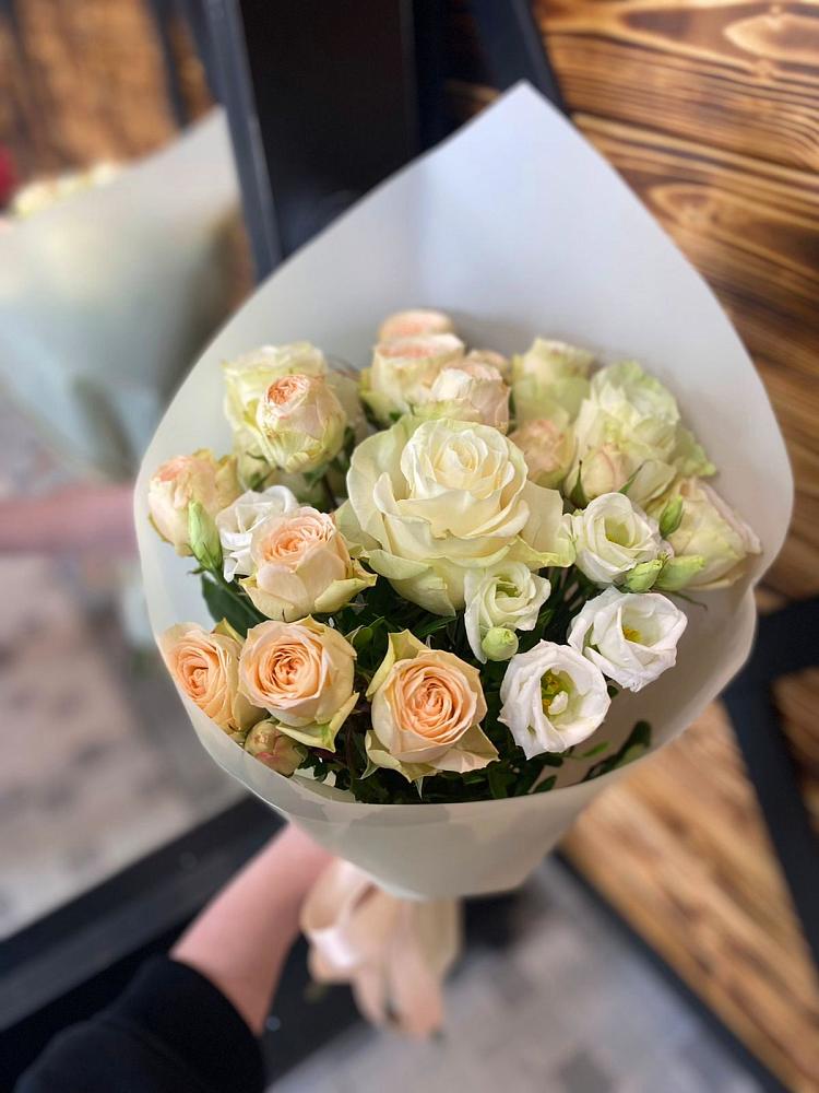 Букет цветов из: Розы и Лизиантусы в Паниково